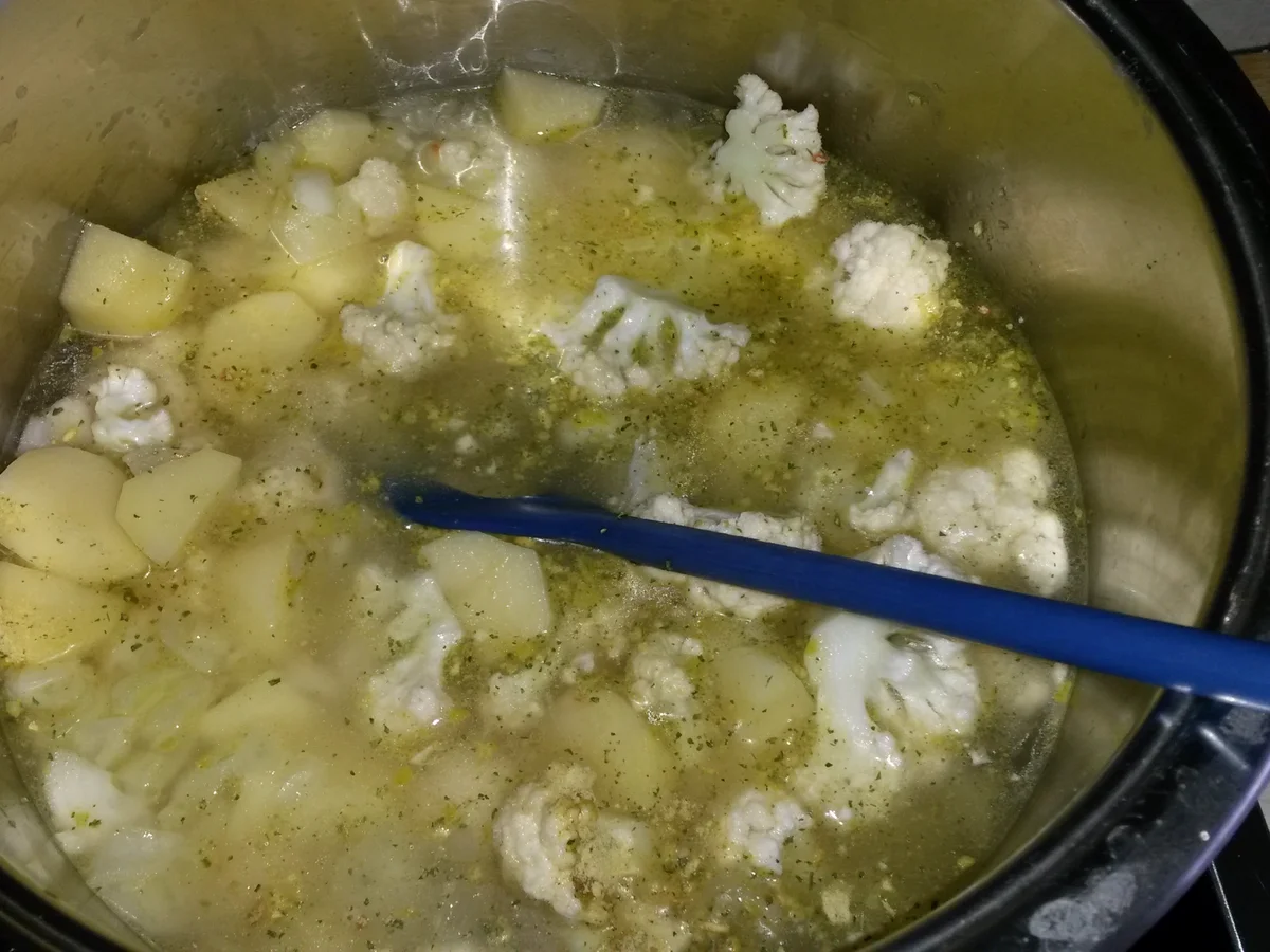 Rezept: Blumenkohlsuppe mit Parmesansauce Bild Nr. 6094 Blumenkohlsuppe mit Parmesansauce - Rezept - Bild Nr. 6094