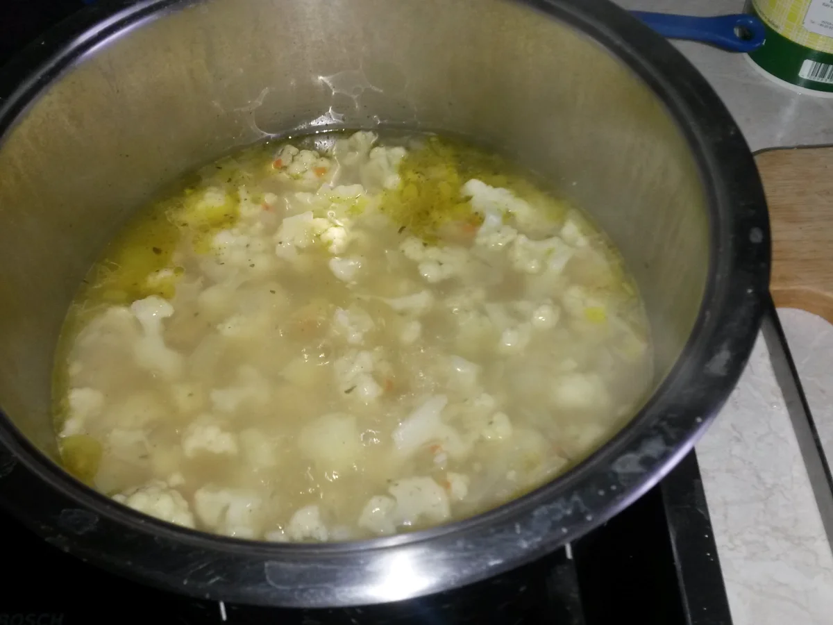 Rezept: Blumenkohlsuppe mit Parmesansauce Bild Nr. 6095 Blumenkohlsuppe mit Parmesansauce - Rezept - Bild Nr. 6095