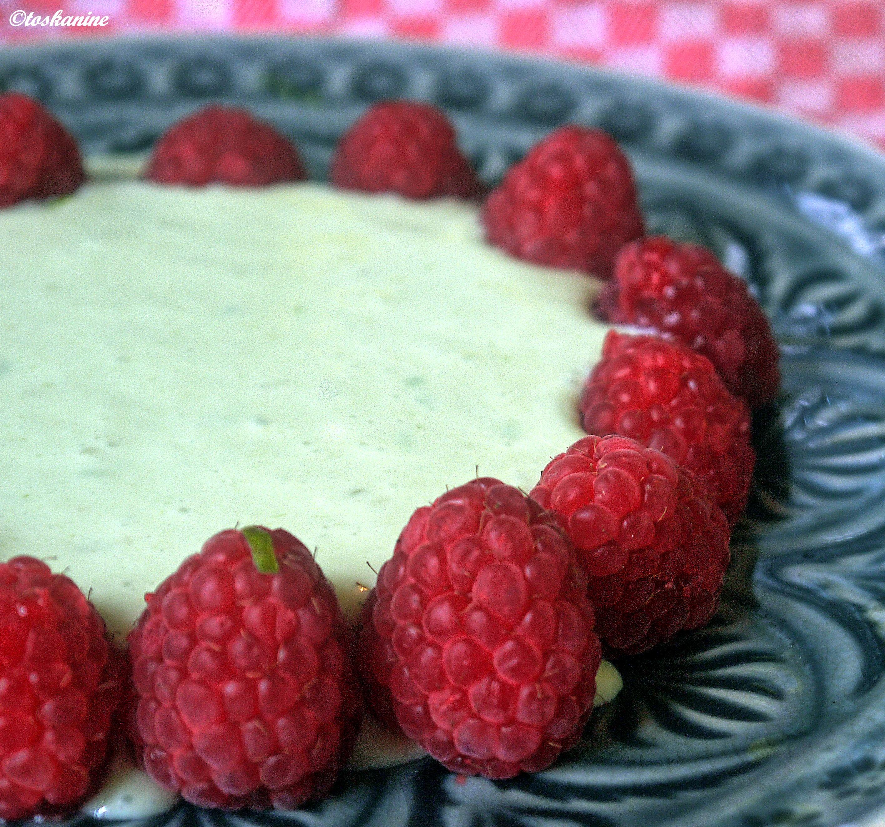 Bilder für Avocado-Limetten-Creme mit Himbeeren - Rezept