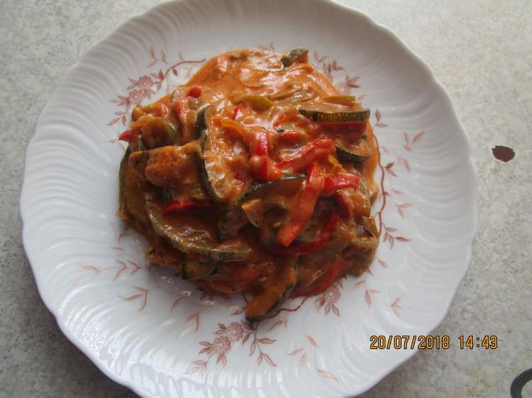Paprika-Zucchini-Zwiebel-Gemüse m. Knobi - Rezept - kochbar.de