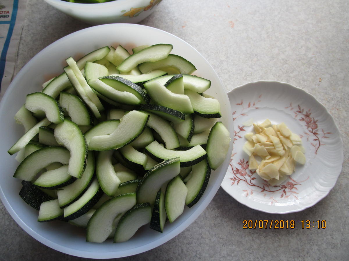 Paprika-Zucchini-Zwiebel-Gemüse m. Knobi - Rezept - Bild Nr. 6105