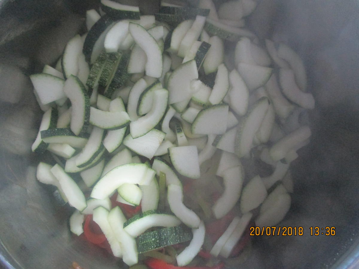 Paprika-Zucchini-Zwiebel-Gemüse m. Knobi - Rezept - Bild Nr. 6109