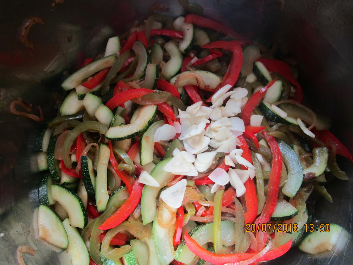 Paprika-Zucchini-Zwiebel-Gemüse m. Knobi - Rezept - Bild Nr. 6110