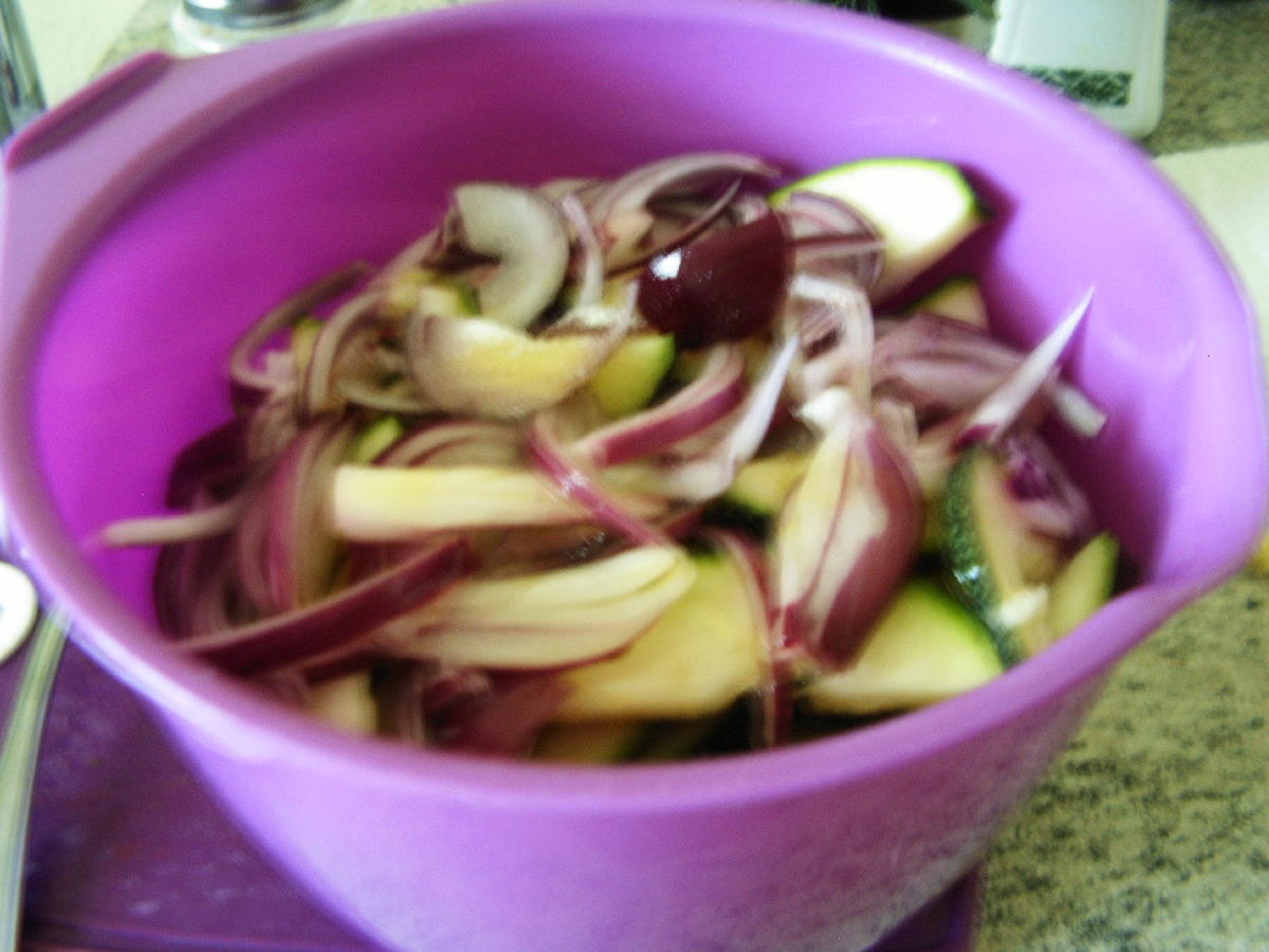 Zucchini-Zwiebel-Salat - Rezept - Bild Nr. 6098