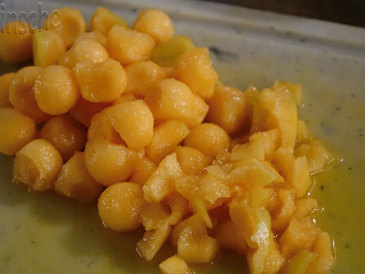 Rezept: Marinierte Melone an Joghurt-Sahne-Eis - HERRLICH- Bild Nr. 6112 Marinierte Melone an Joghurt-Sahne-Eis - HERRLICH- - Rezept - Bild Nr. 6112