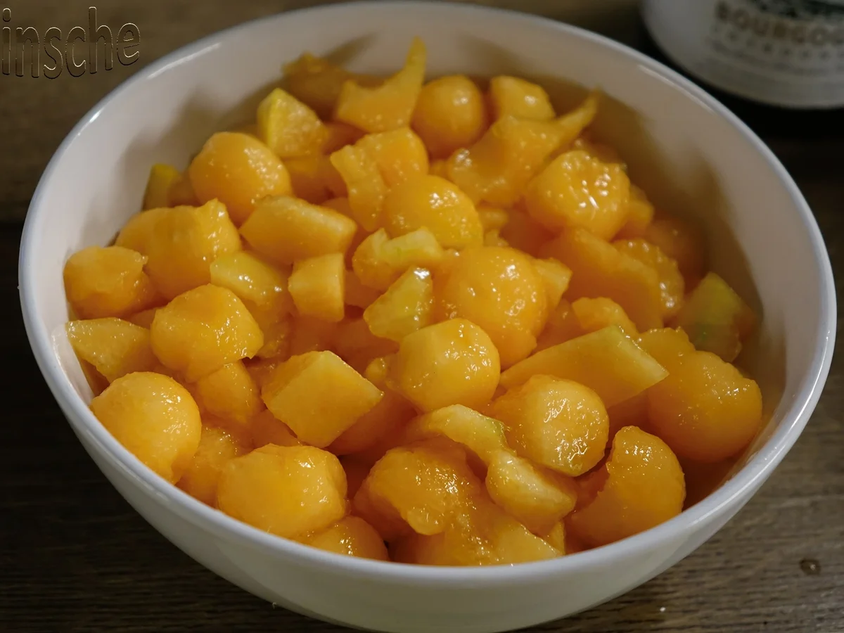 Rezept: Marinierte Melone an Joghurt-Sahne-Eis - HERRLICH- Bild Nr. 6113 Marinierte Melone an Joghurt-Sahne-Eis - HERRLICH- - Rezept - Bild Nr. 6113