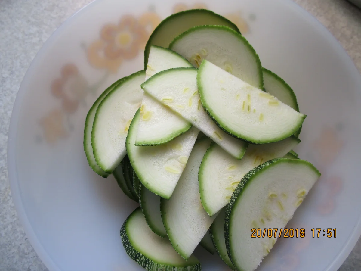 Auflauf: Zucchini-Tomaten-Mozzarella (Feta) - Rezept - Bild Nr. 6097