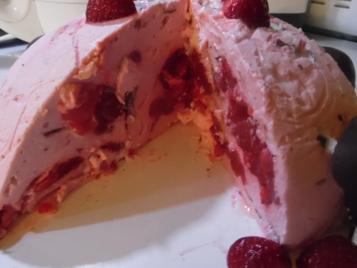 Rezept: Erdbeer-Traum mit "Kuss" Bild Nr. 6111 Erdbeer-Traum mit "Kuss" - Rezept - Bild Nr. 6111