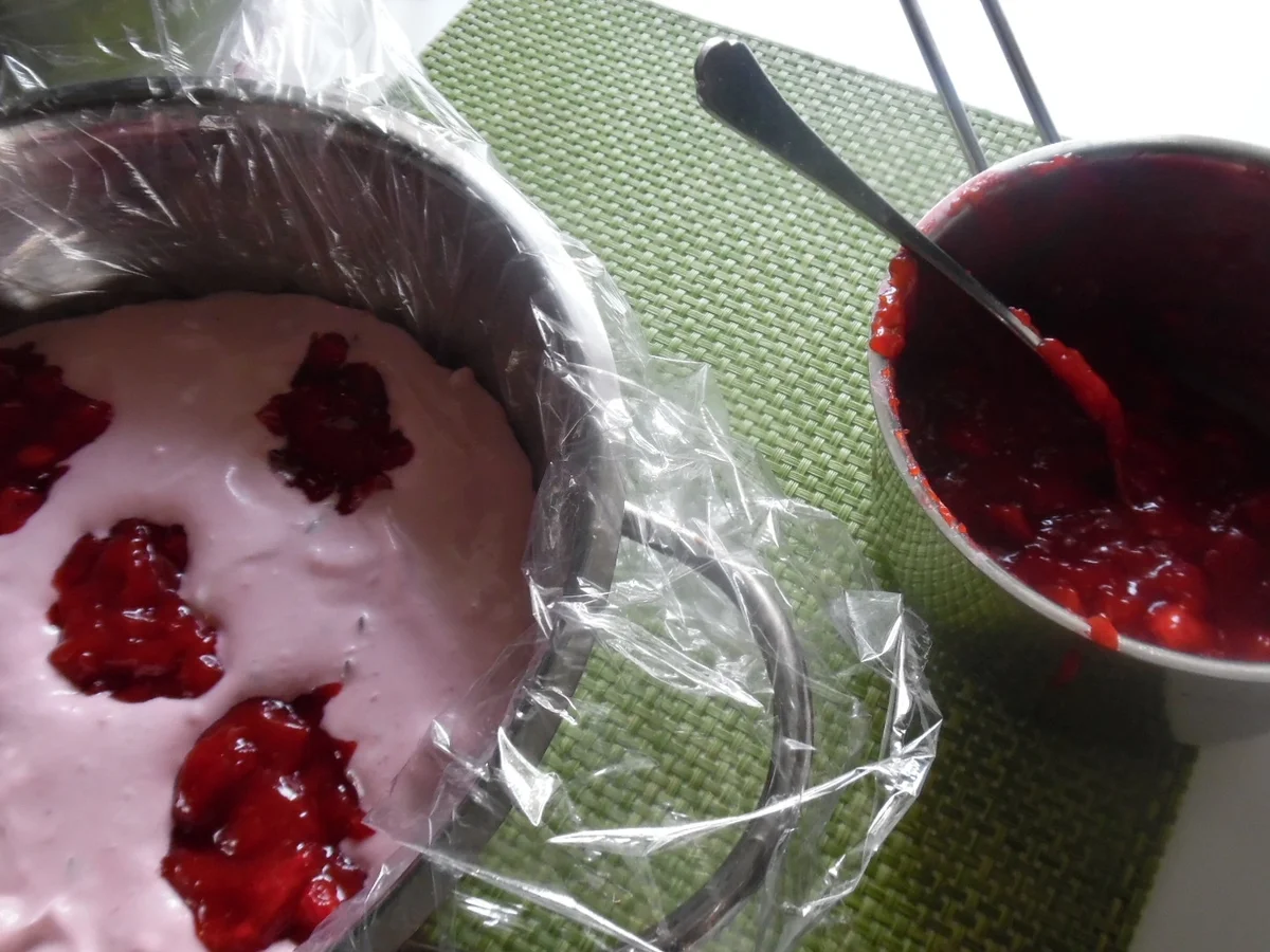 Rezept: Erdbeer-Traum mit "Kuss" Bild Nr. 6115 Erdbeer-Traum mit "Kuss" - Rezept - Bild Nr. 6115