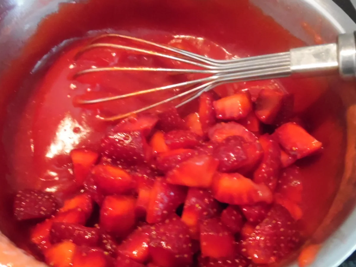 Rezept: Erdbeer-Traum mit "Kuss" Bild Nr. 6122 Erdbeer-Traum mit "Kuss" - Rezept - Bild Nr. 6122