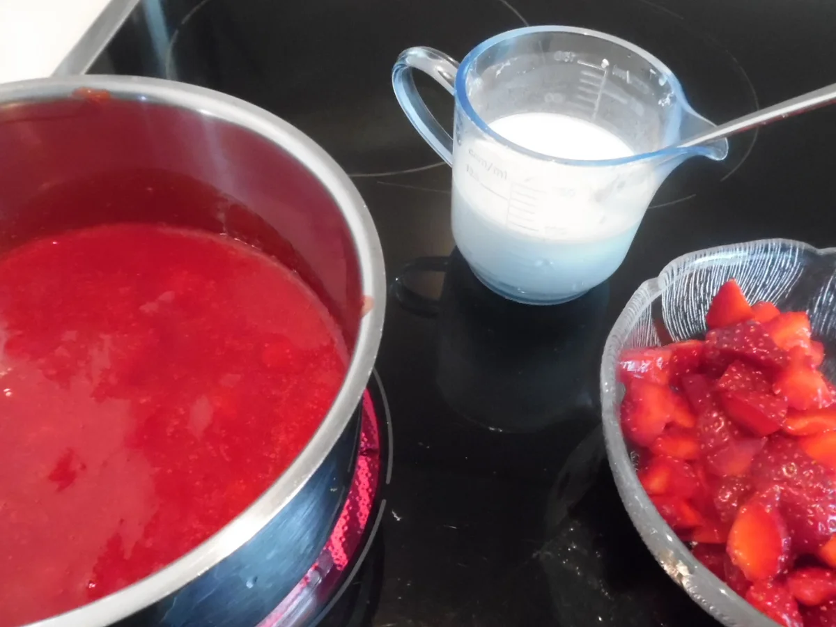 Rezept: Erdbeer-Traum mit "Kuss" Bild Nr. 6123 Erdbeer-Traum mit "Kuss" - Rezept - Bild Nr. 6123