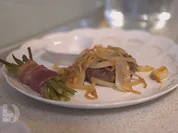 Dansk Bøf, Hasselbagt kartofler und Bohnen in Speck, dazu Omas Sommersalat - Rezept - Bild Nr. 6110