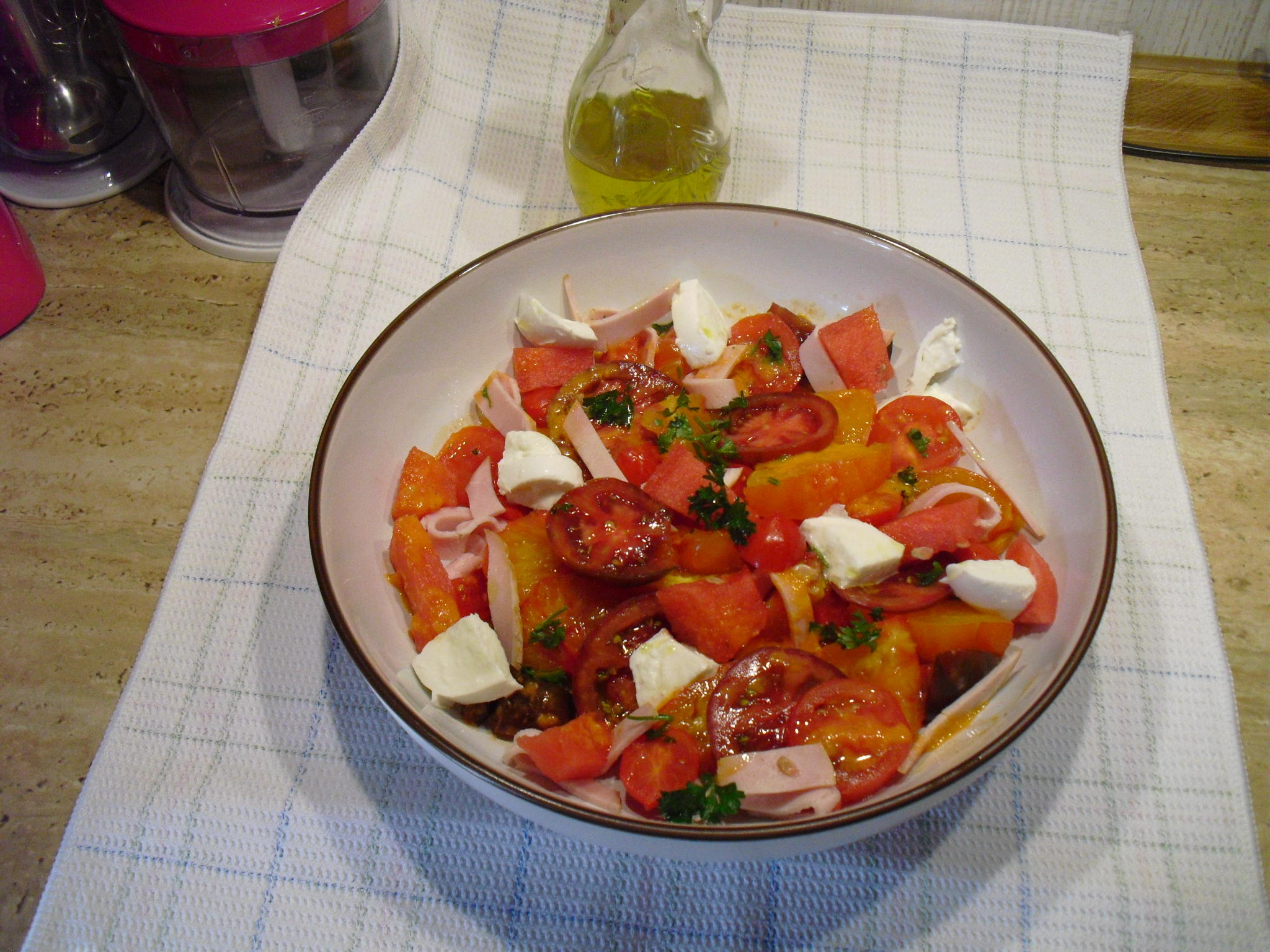 Tomatensalat Eine bunte Vielfalt aus dem Treibhaus , mit Büffel
Mozzarella ,und einem Dressing aus W. Melone und Sahne Meerrettich -
Rezept Gesendet von Schmetterling4