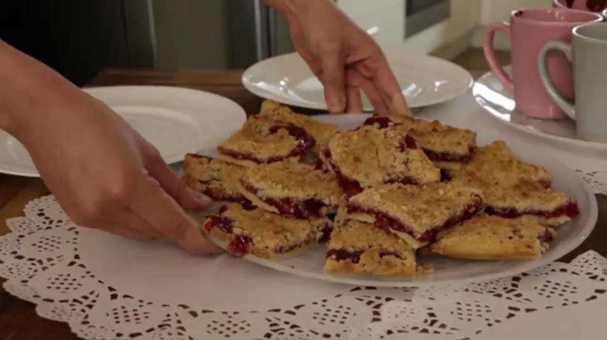 Schnelle Streuselstreifen vom Blech - Rezept Gesendet von RTL-Sendungen