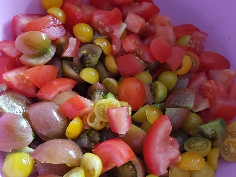 Rezept: Tomatensalat schnell zubereitet und im Geschmack sehr erfrischend Bild Nr. 6117 Tomatensalat schnell zubereitet und im Geschmack sehr erfrischend - Rezept - Bild Nr. 6117