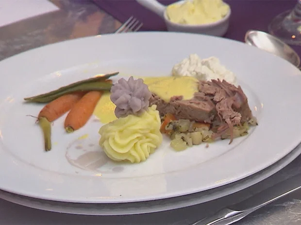 Rezept: Kalbstafelspitz, Apfel-Meerrettich und Sommergemüse an zweierlei Kartoffelpüree Bild Nr. 6111 Kalbstafelspitz, Apfel-Meerrettich und Sommergemüse an zweierlei Kartoffelpüree - Rezept - Bild Nr. 6111