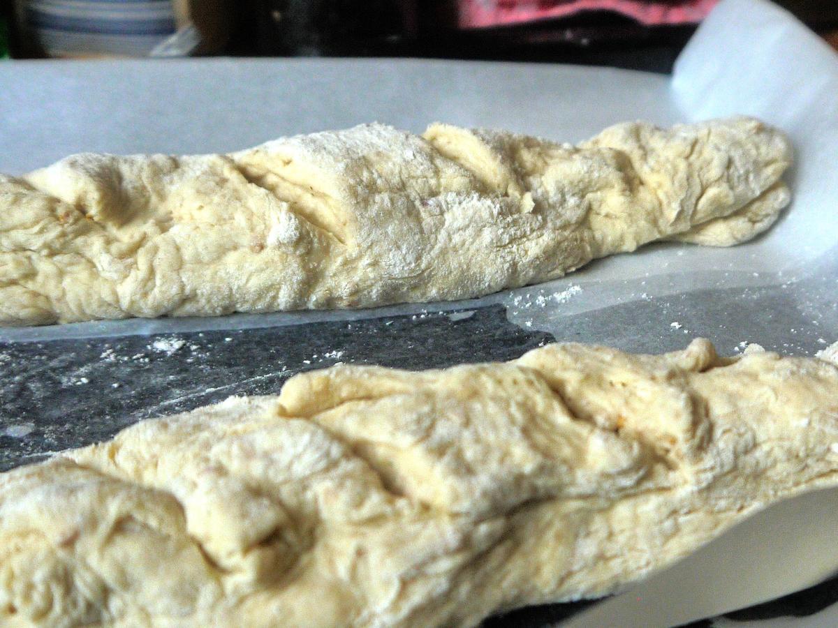 Sesam Dinkel Baguette - einfach - 241 kcal/100g Sesam Dinkel Baguette - einfach - 241 kcal/100g