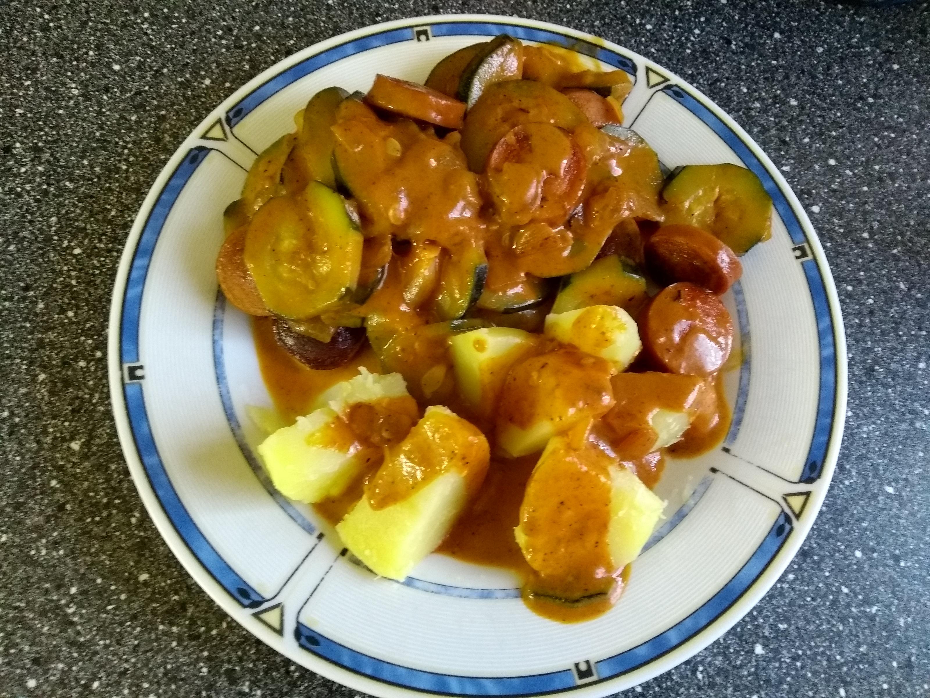 Bilder für Currywurst-Zucchini Pfanne - Rezept