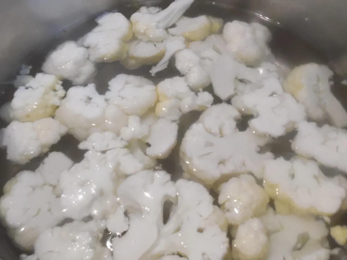 Rezept: Huhn und Blumenkohl indisch vom Grill mit Joghurt-Minz-Dip Bild Nr. 6190 Huhn und Blumenkohl indisch vom Grill mit Joghurt-Minz-Dip - Rezept - Bild Nr. 6190