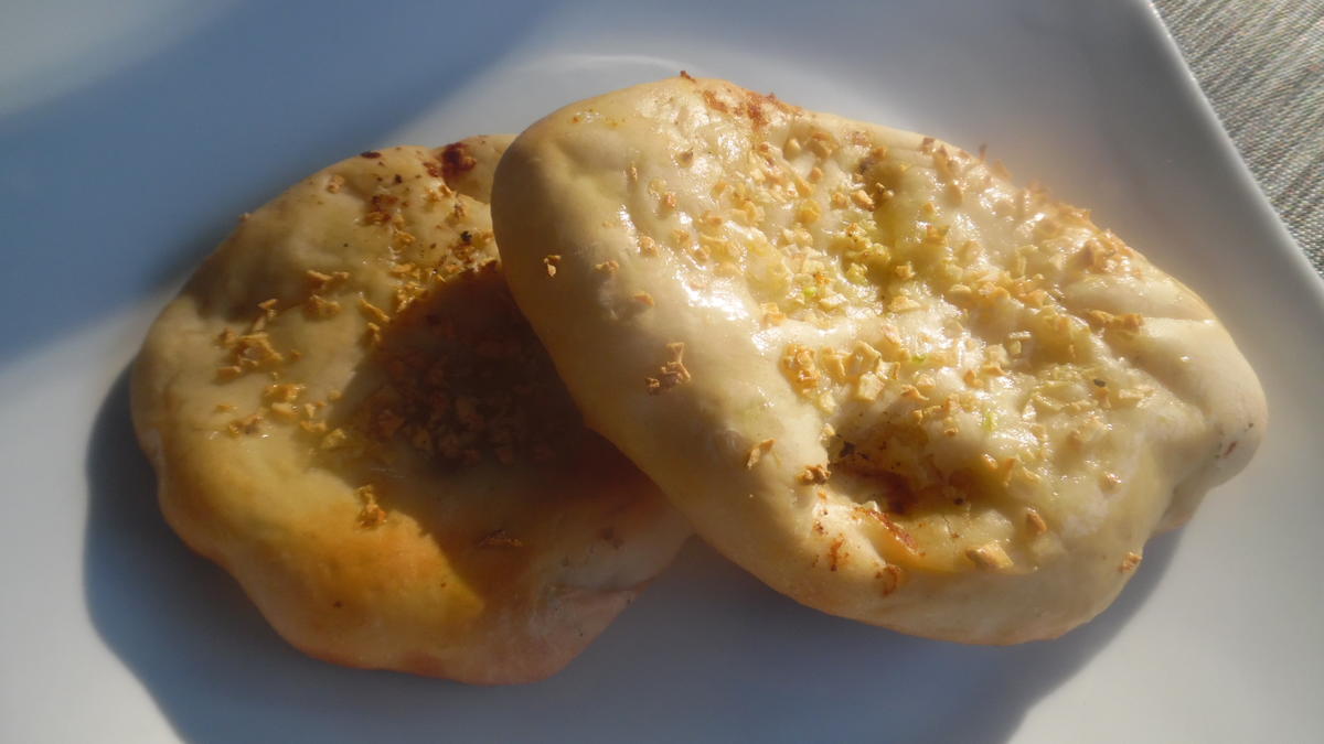 Garlic-Naan (Knoblauch-Naan)-Brot für den Grill - Rezept - Bild Nr. 2