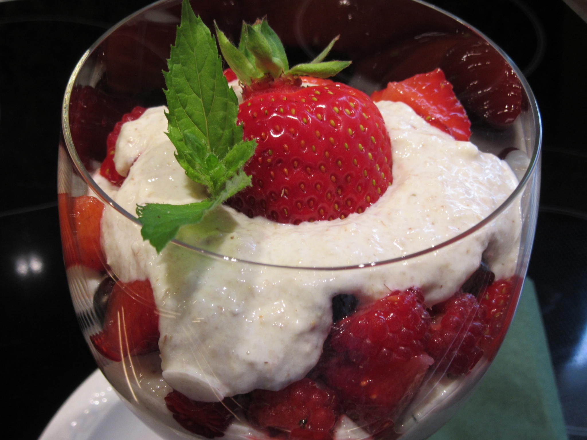 Bilder für Vollkost: Over-Night-Oats mit Joghurt frischen Früchten - Rezept