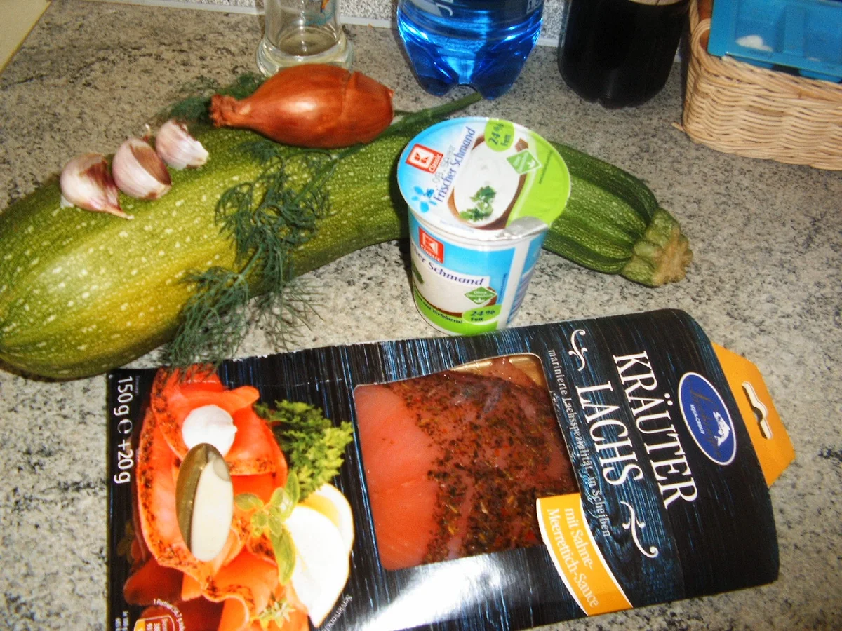 Rezept: Zucchinisuppe mit Lachs Bild Nr. 6193 Zucchinisuppe mit Lachs - Rezept - Bild Nr. 6193