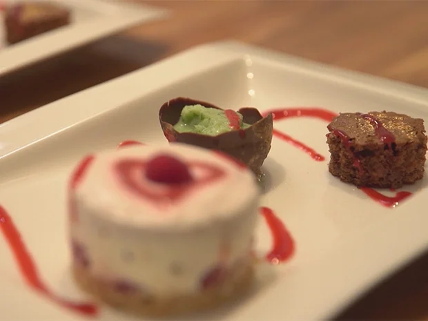 Omas Blechkuchen mit Basilikumsorbet - Rezept - Bild Nr. 2