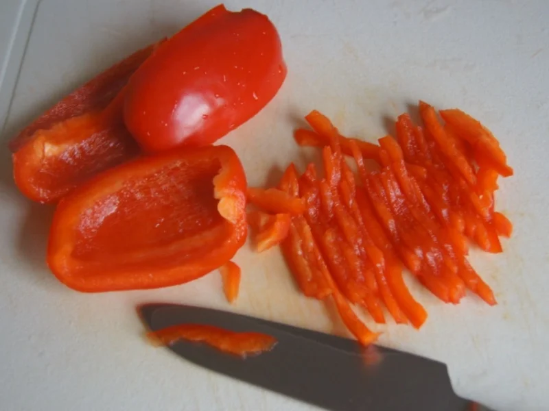 Rezept: Frühlingsrollen mit Rindermett, Weißkohl, Sprossen und Paprika Bild Nr. 6199 Frühlingsrollen mit Rindermett, Weißkohl, Sprossen und Paprika - Rezept - Bild Nr. 6199