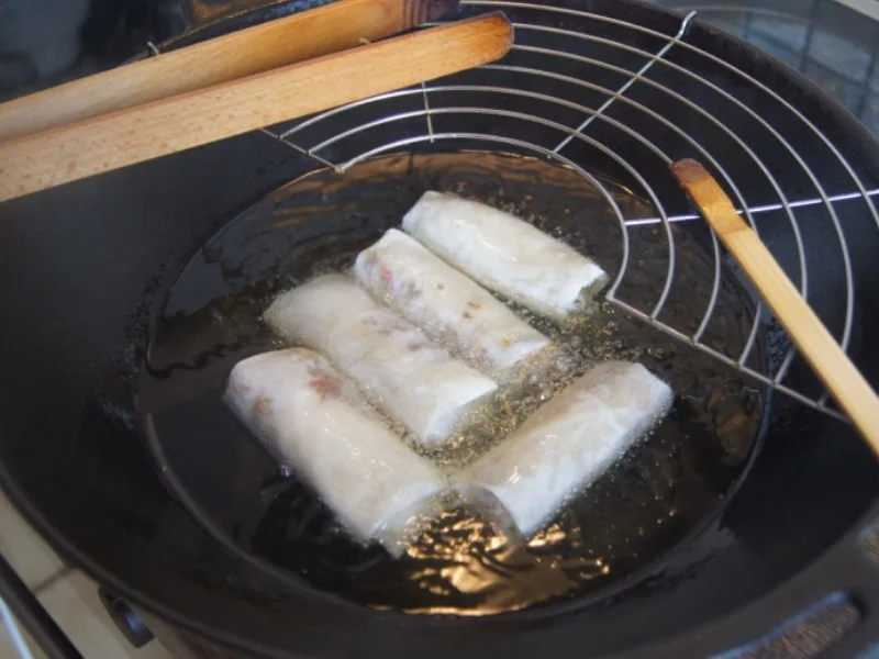 Rezept: Frühlingsrollen mit Rindermett, Weißkohl, Sprossen und Paprika Bild Nr. 6211 Frühlingsrollen mit Rindermett, Weißkohl, Sprossen und Paprika - Rezept - Bild Nr. 6211