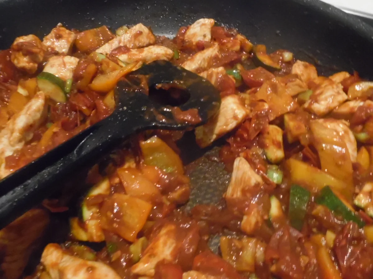 Mediterrane Puten-Pfanne mit cremiger Rosmarin-Polenta - Rezept - Bild Nr. 6209