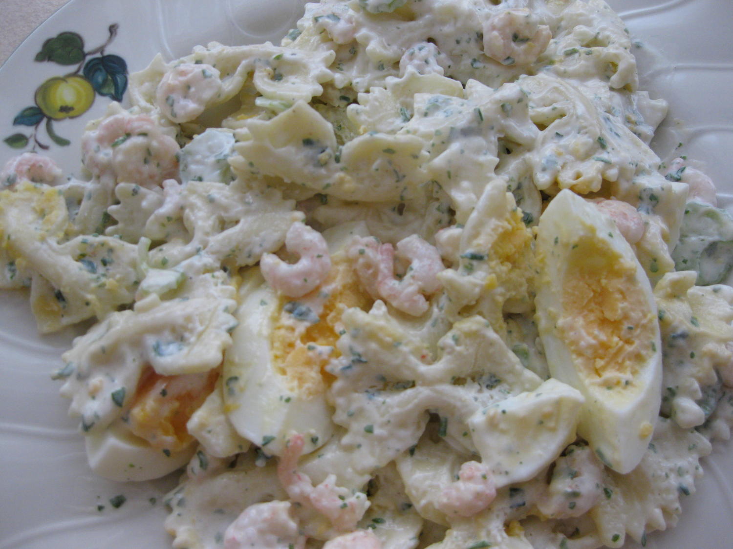 Nudelsalat mit Garnelen - Rezept mit Bild - kochbar.de