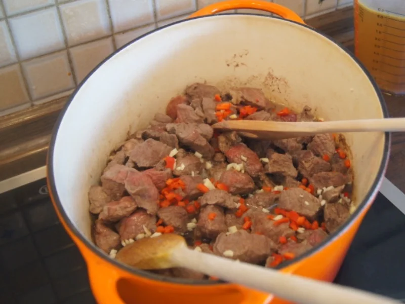 Rezept: Rindergulasch für 12 Personen Bild Nr. 6211 Rindergulasch für 12 Personen - Rezept - Bild Nr. 6211