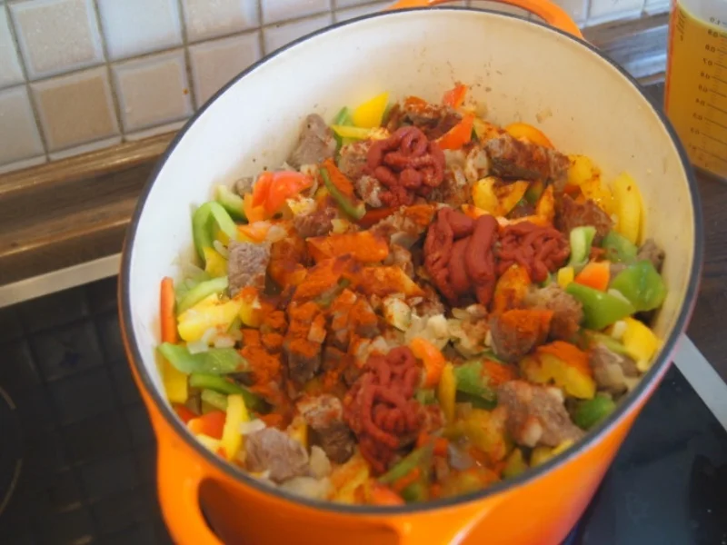 Rezept: Rindergulasch für 12 Personen Bild Nr. 6215 Rindergulasch für 12 Personen - Rezept - Bild Nr. 6215