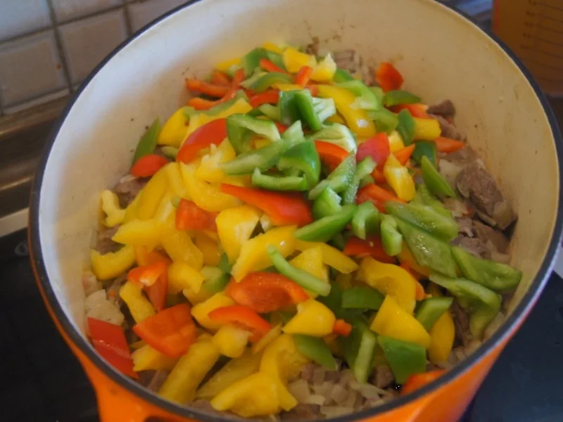 Rezept: Rindergulasch für 12 Personen Bild Nr. 6214 Rindergulasch für 12 Personen - Rezept - Bild Nr. 6214