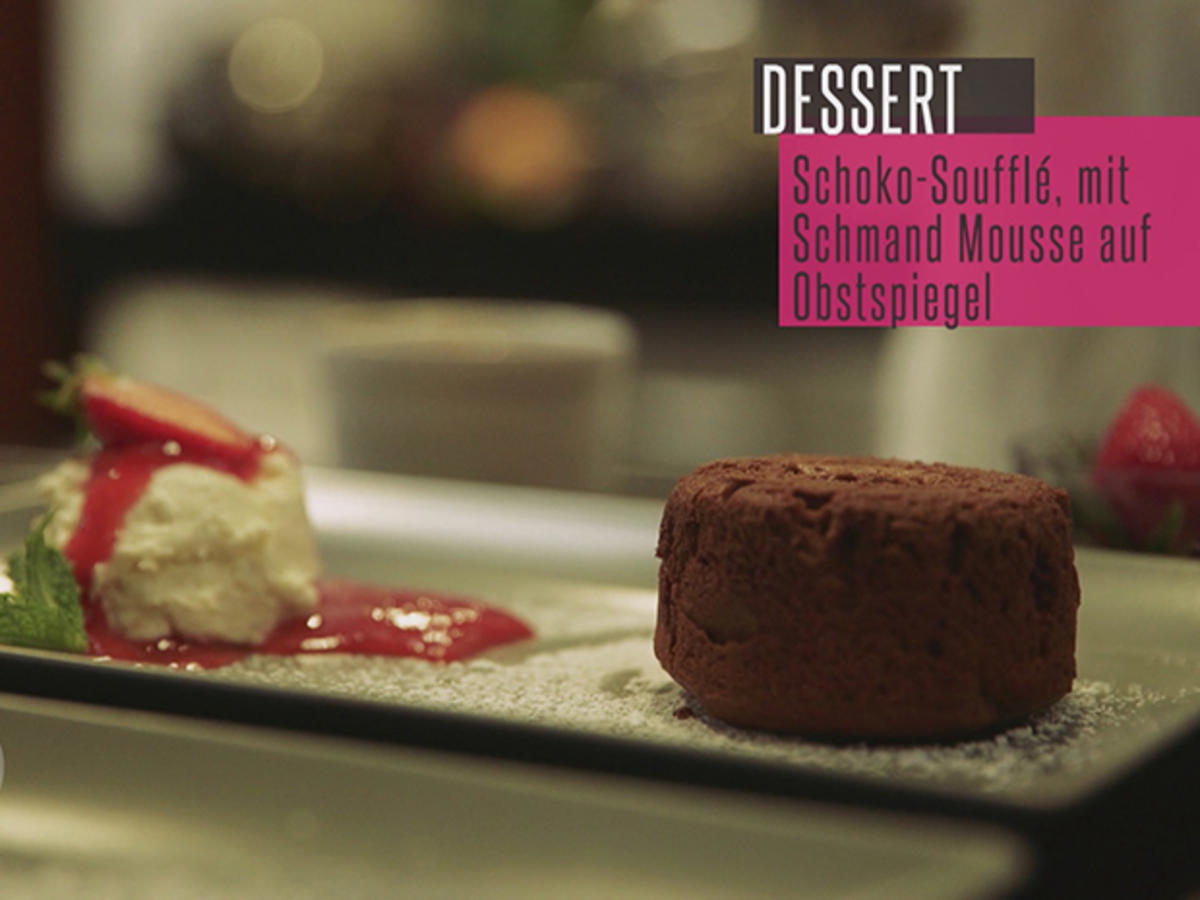 Schmand-Mousse auf Erdbeerspiegel und Schokosoufflé - Rezept - Bild Nr. 6221