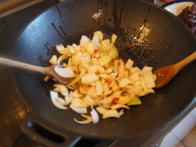 Rezept: Kalbsleber mit Gemüse im Wok und gelber Basmatireis Bild Nr. 6215 Kalbsleber mit Gemüse im Wok und gelber Basmatireis - Rezept - Bild Nr. 6215