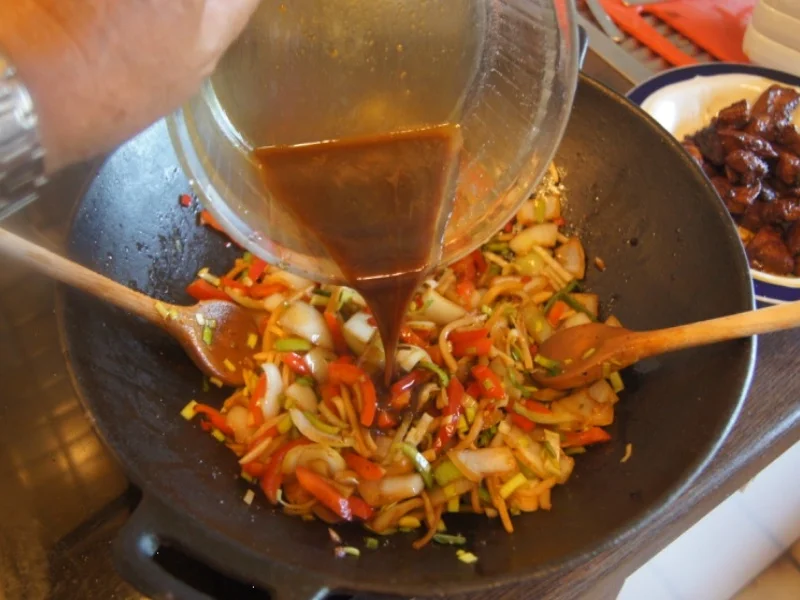 Rezept: Kalbsleber mit Gemüse im Wok und gelber Basmatireis Bild Nr. 6217 Kalbsleber mit Gemüse im Wok und gelber Basmatireis - Rezept - Bild Nr. 6217