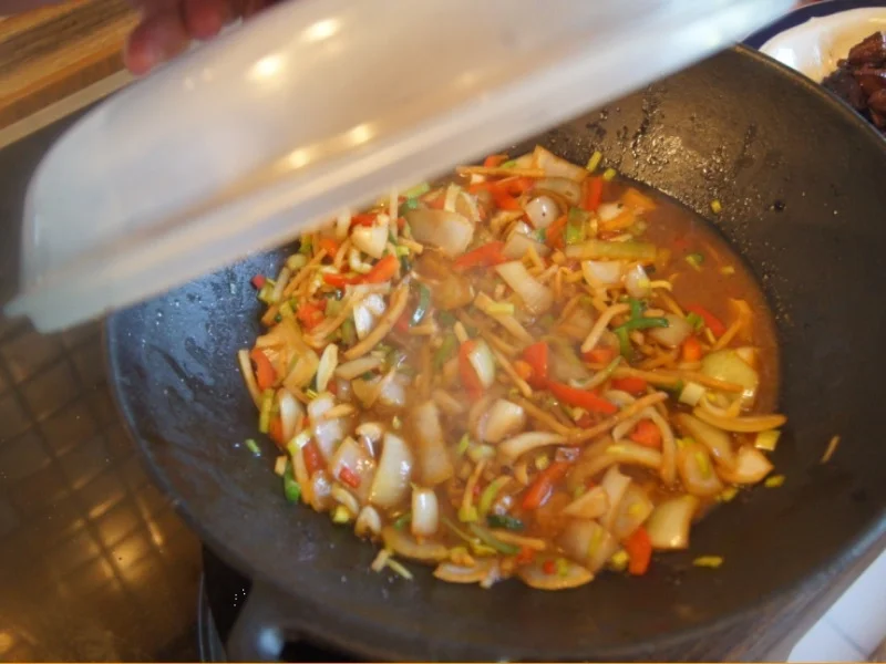 Rezept: Kalbsleber mit Gemüse im Wok und gelber Basmatireis Bild Nr. 6218 Kalbsleber mit Gemüse im Wok und gelber Basmatireis - Rezept - Bild Nr. 6218