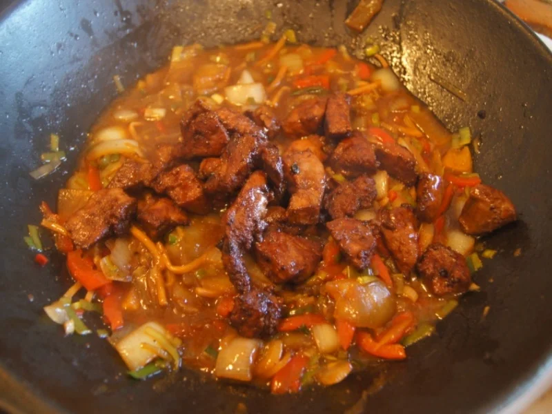 Rezept: Kalbsleber mit Gemüse im Wok und gelber Basmatireis Bild Nr. 6219 Kalbsleber mit Gemüse im Wok und gelber Basmatireis - Rezept - Bild Nr. 6219