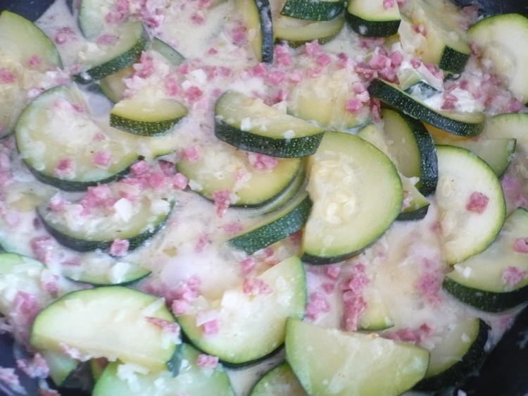 Zucchinigemüse - Rezept mit Bild - kochbar.de