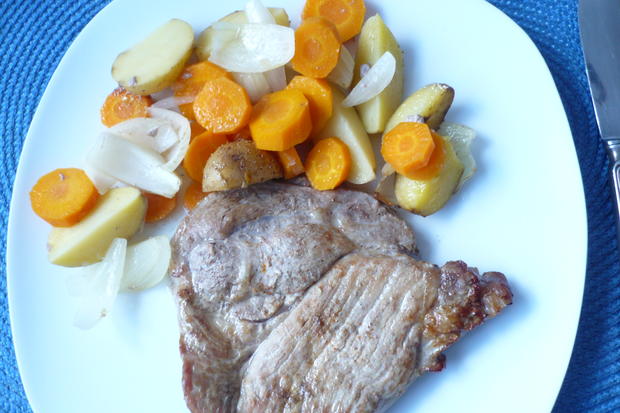 Schweinenacken mit Backhaus-Kartoffeln