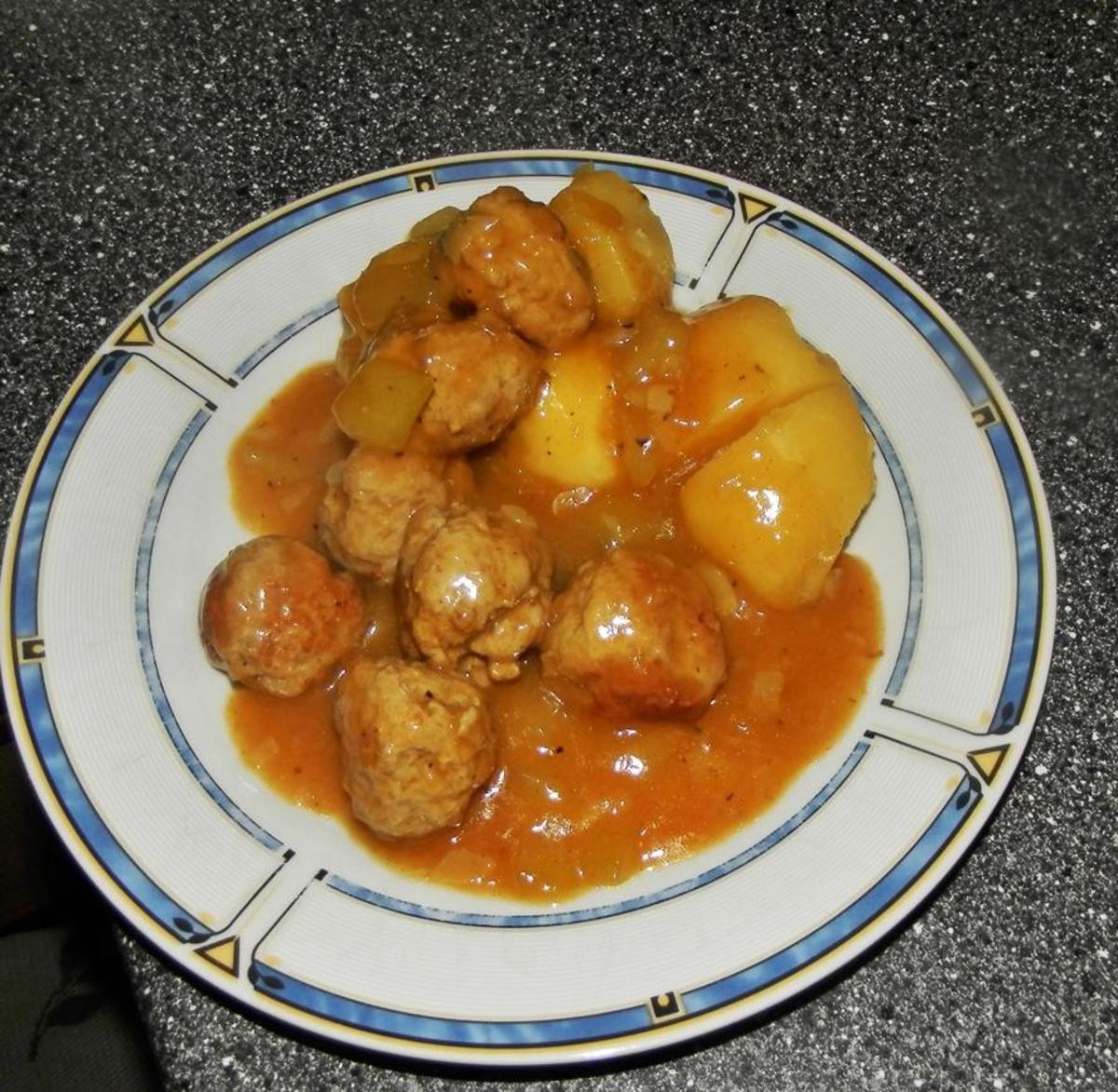 Hackfleischklößchen mit Gurkensosse - Rezept - kochbar.de