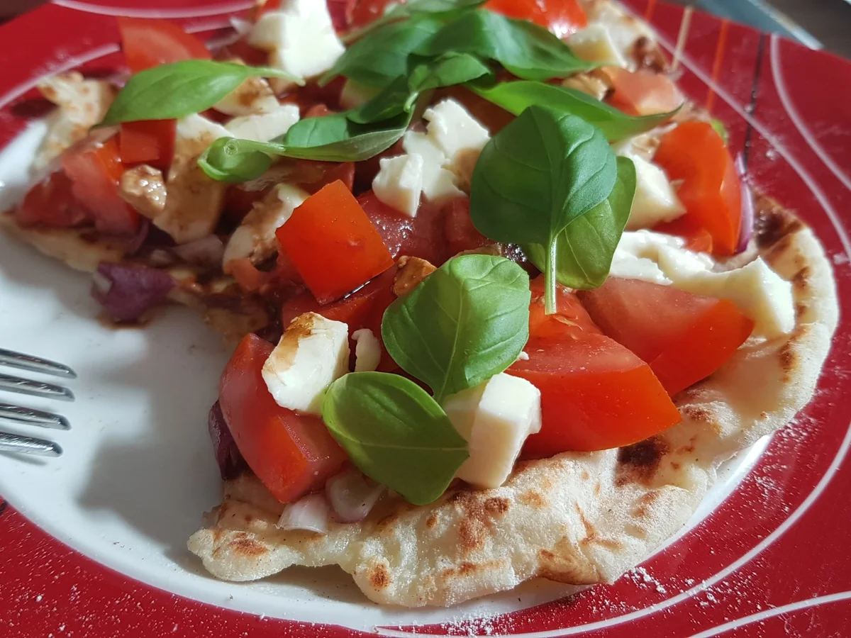 Fladen mit Tomate Mozarella - ein schnelles Sommerrezept - Rezept - Bild Nr. 2