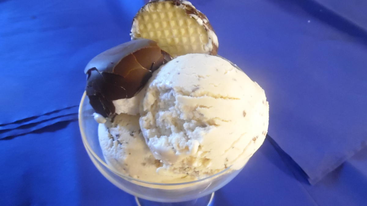 Joghurt-Stracciatella-Eis mit Erdnuss-Geschmack - Rezept - Bild Nr. 2