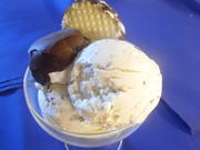 Joghurt-Stracciatella-Eis mit Erdnuss-Geschmack - Rezept - Bild Nr. 2