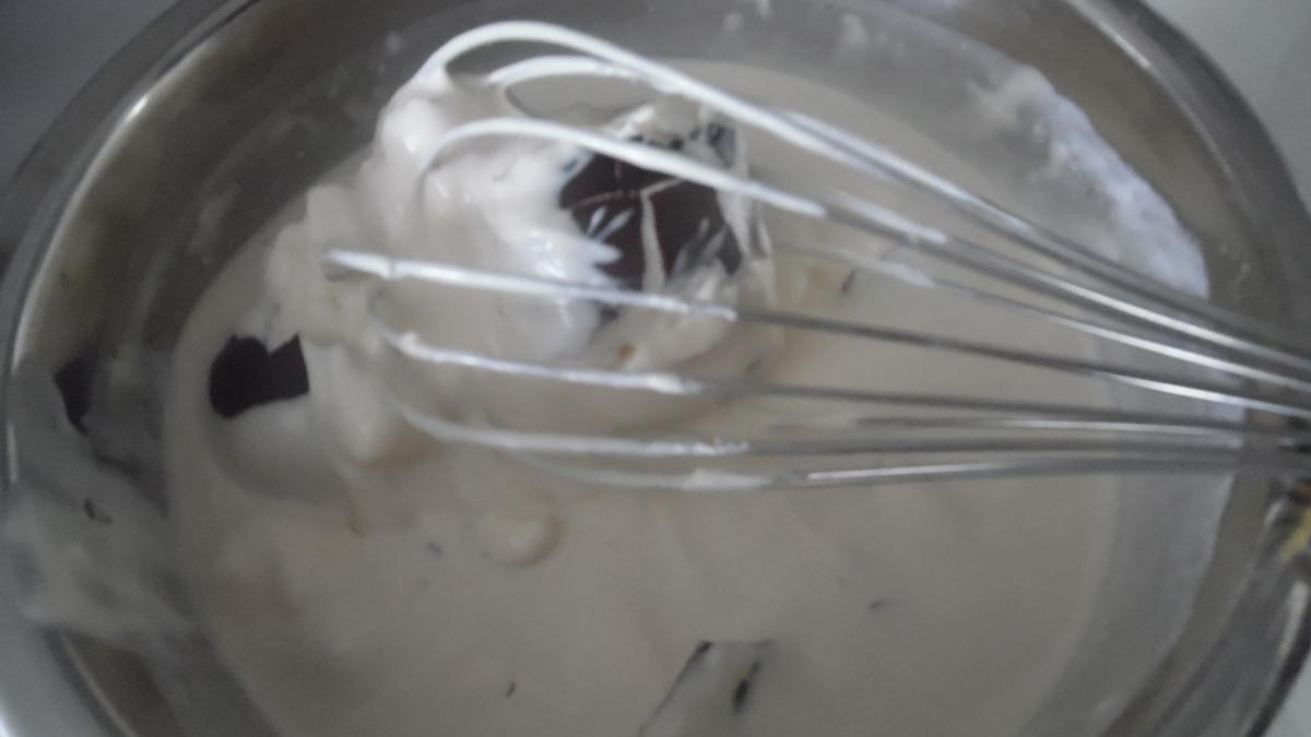 Joghurt-Stracciatella-Eis mit Erdnuss-Geschmack - Rezept - Bild Nr. 3