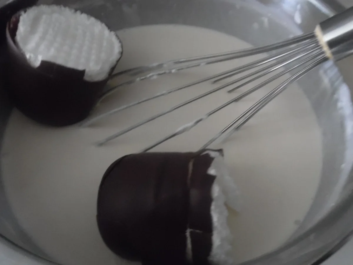 Joghurt-Stracciatella-Eis mit Erdnuss-Geschmack - Rezept - Bild Nr. 4