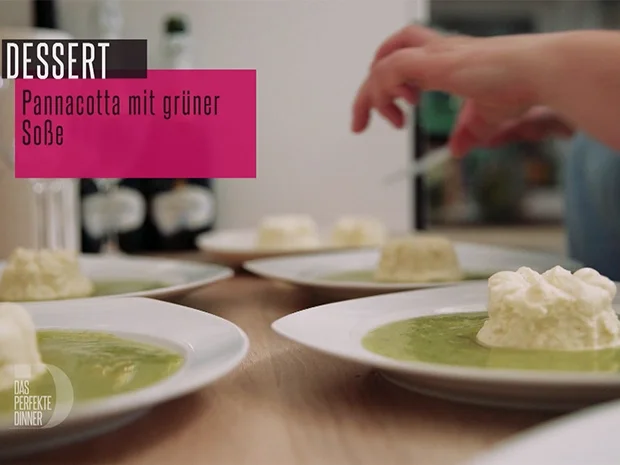 Rezept: Maracuja-Panna-Cotta mit grüner Soße Bild Nr. 2 Maracuja-Panna-Cotta mit grüner Soße - Rezept - Bild Nr. 2