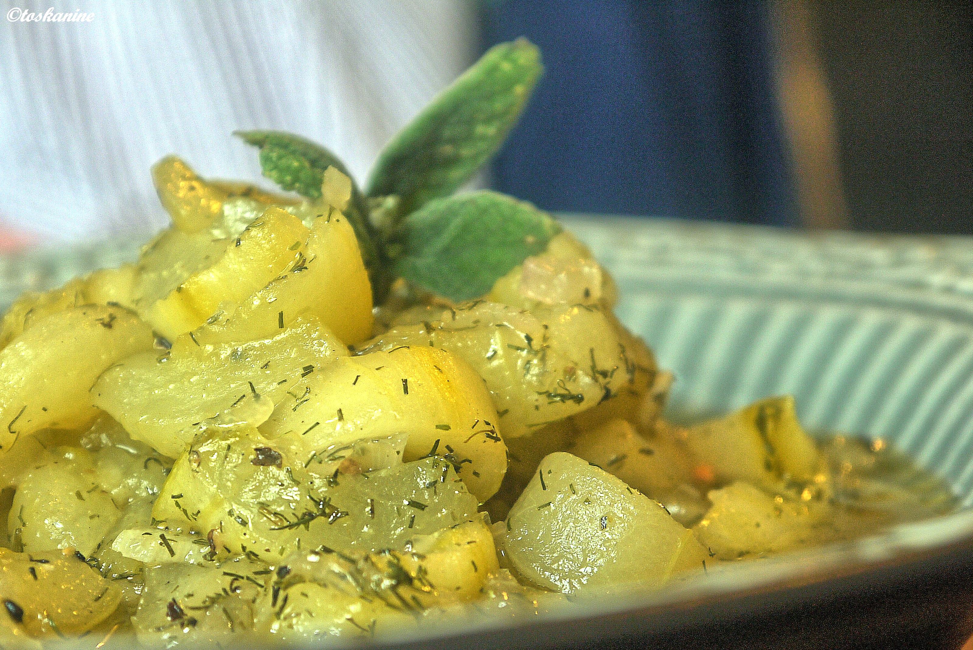 Bilder für Schmorgurkensalat mit Schlangengurken und Schalotte - Rezept