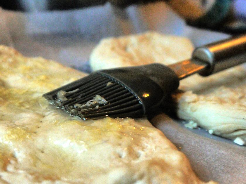 Pizzabrot mit Knoblauch - einfach - 309 kcal/100g